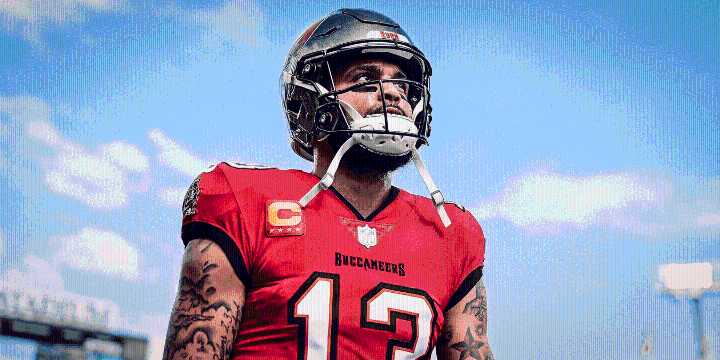 His father's murder drove Mike Evans to the NFL, a 'big brother' taught him how to stay there