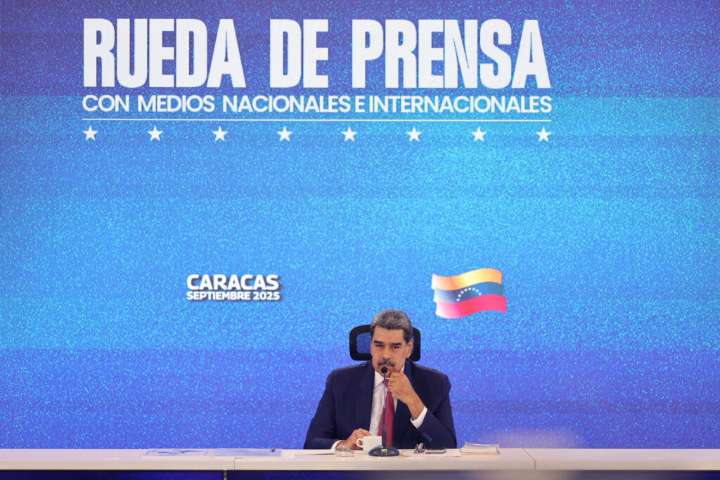 Maduro insiste en que comunicaciones con EE.UU. están “deshechas” ante “agresión”