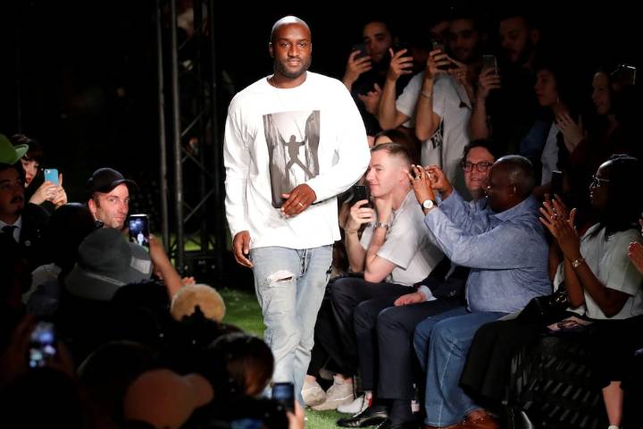 París recuerda al diseñador Virgil Abloh en la semana de la moda con una muestra en el Grand Palais