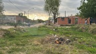 "Estamos abandonados": vecinos de Los Hornos piden intervención en una obra que nunca terminó