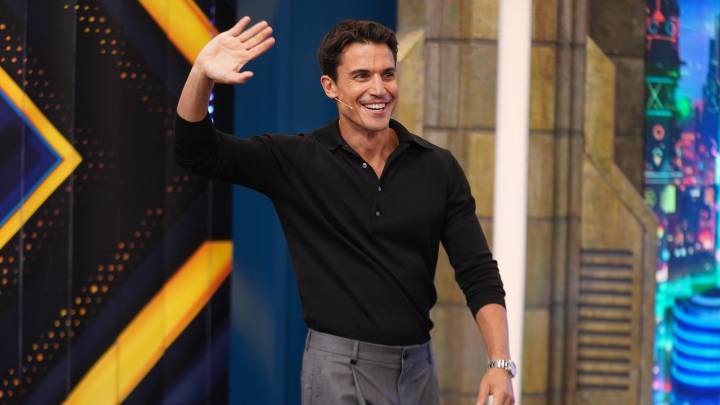 Álex González cuenta en 'El Hormiguero' que adelgazó 10 kilos para su última película y había días que solo comía kiwi