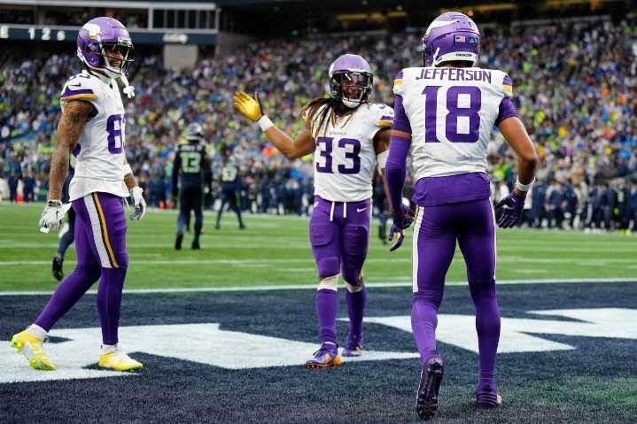 DraftKings promo code for Vikings-Bears offers $200 in bonus bets, $200 discount on Sunday Ticket