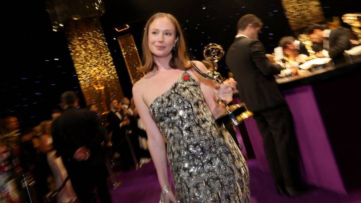 Hannah Einbinder on Her Viral Emmys Speech and Fresh Haircut for Season 5 of ‘Hacks’