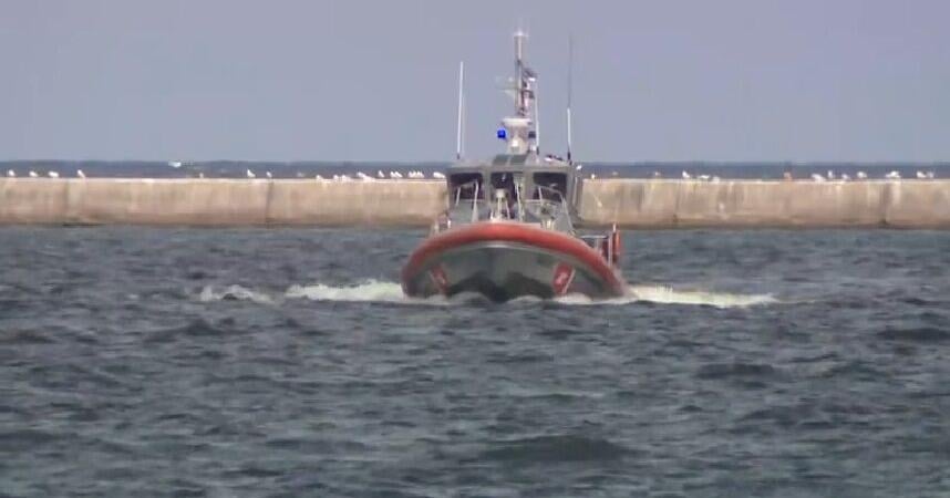 3 rescued after small plane crashes into Lake Michigan