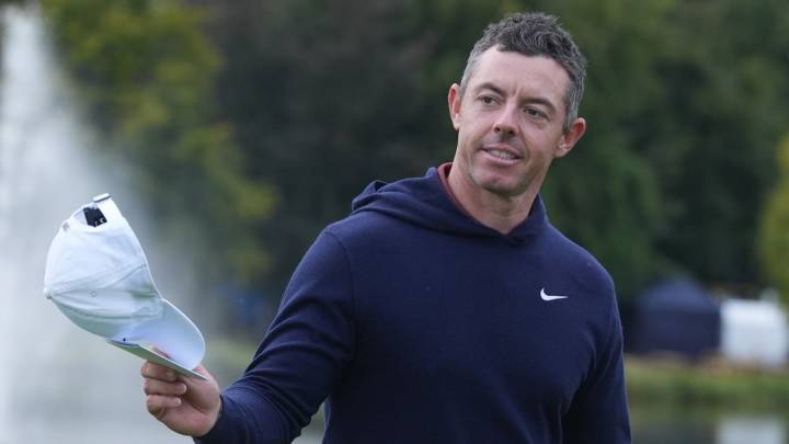 Amgen Irish Open: Rory McIlroy surges into contention after blistering second round at The K Club