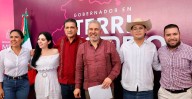 Mantiene Bedolla cercanía con la gente en audiencia pública en Múgica