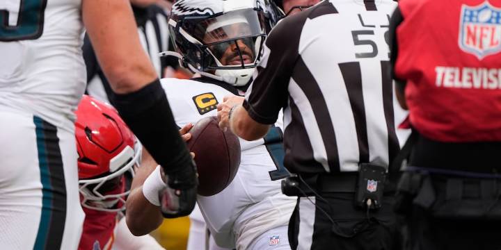 Problems officiating the tush push could be the new argument to support banning it