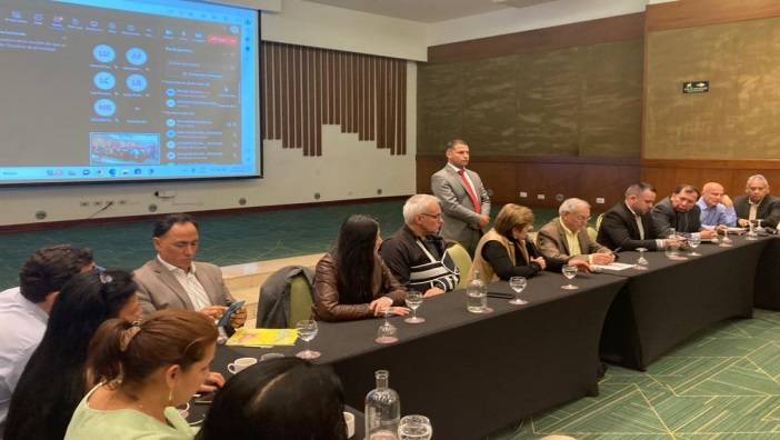 Servidoras y servidores públicos reciben aumento salarial de 10,88 % este 2024