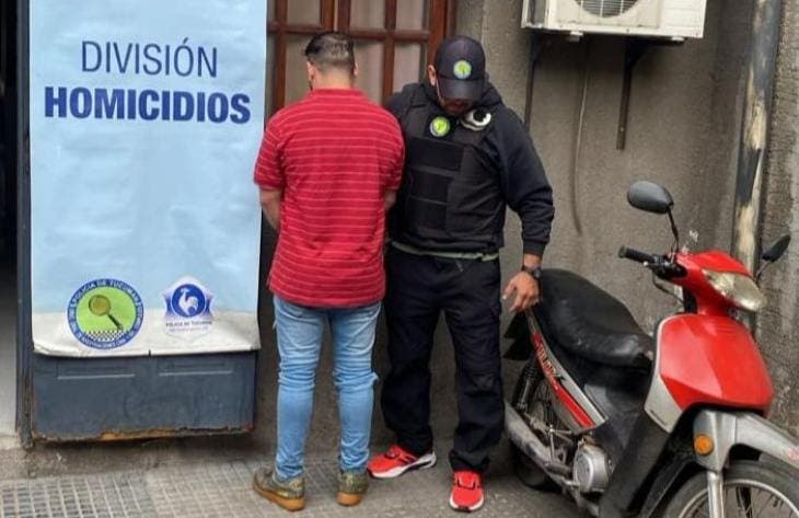 Detienen a un hombre con pedidos de captura por siete causas de robo armado: el último, en un drugstore de Mate de Luna al 2500