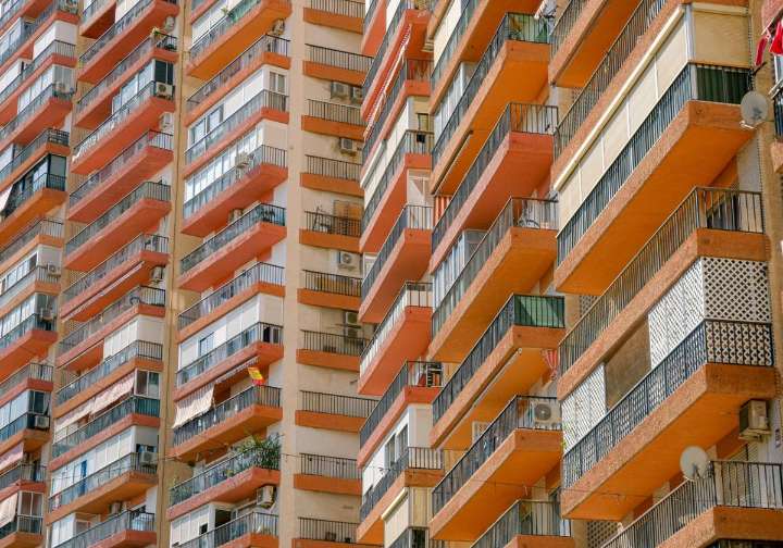 Entra en vigor la rebaja del IBI en Alicante: estas son las bonificaciones y ahorros