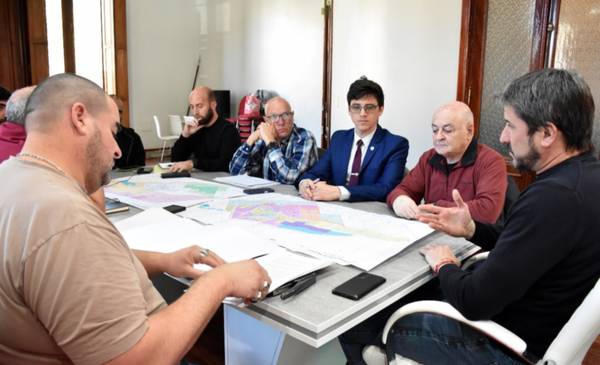 Merino convocó a los colegios de Agrimensores, arquitectos e ingenieros, para modificar la ordenanza de uso de suelo