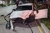 Aparatoso accidente en Periférico y Vallarta; chofer resulta ileso