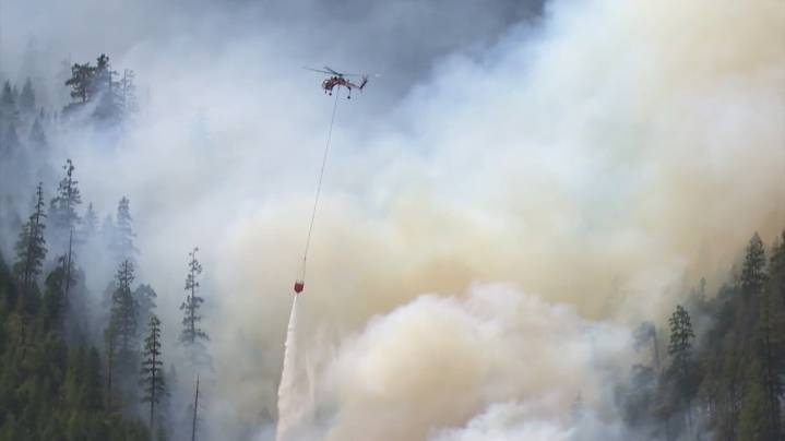 Chelan County residents evacuate amid expanding wildfire