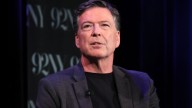 "No viviremos de rodillas": James Comey publica este video en redes sociales tras ser acusado formalmente