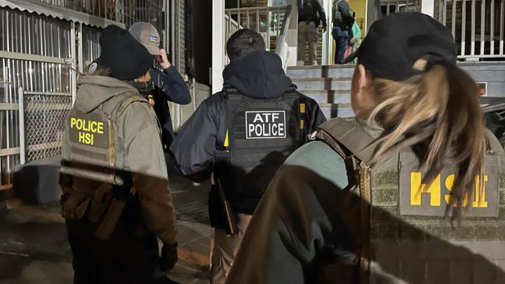 California aprobó proyecto que prohíbe a agentes en servicio cubrirse el rostro