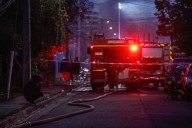 Incendio estructural afecta a dependencias del municipio de Cerro Navia: Bomberos trabajan en el lugar