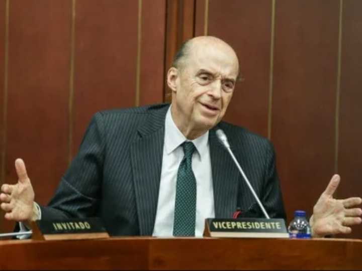 Procuraduría ratificó inhabilidad contra Leyva por lío con los pasaportes