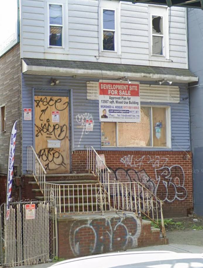 Permits filed for mixed-use building with nine residences in Woodside