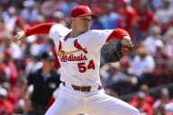 Deadspin | Cardinals edge Giants as Sonny Gray earns 13th victory