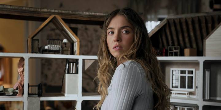Sydney Sweeney y Amanda Seyfried desatan el suspenso en el primer tráiler de “La empleada”