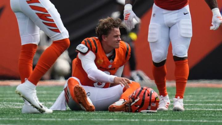 Joe Burrow exits Cincinnati Bengals game with toe injury