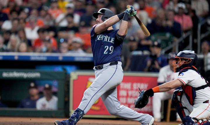 Cal Raleigh llega a los 58 jonrones en una temporada y los Mariners barren a Houston
