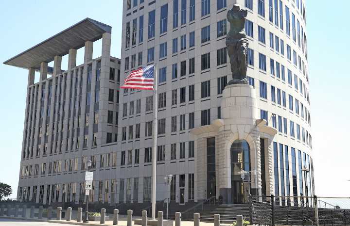 Ex-United Nations employee extradited to Cleveland on gun smuggling charges