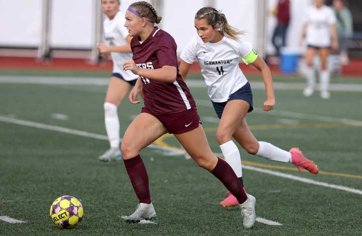 Duluth Denfeld off to fast start behind Luci Chastey, Lucy Bell
