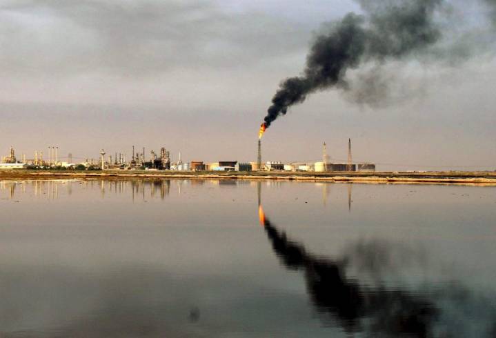 OPEP+ decide aumentar su producción en octubre a un ritmo menor