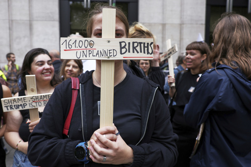 Protestan en Bélgica por posible plan de EEUU de destruir anticonceptivos en un almacén
