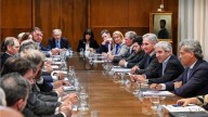 Luis Caputo pidió elegir “entre esto, o el comunismo en 2027”