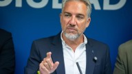 El PP ve a Sánchez "acorralado y en las últimas" y le acusa de "beneficiarse de negocios de prostitución" de su suegro