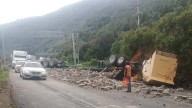 Choques y volcaduras en diversos puntos de autopista Puebla