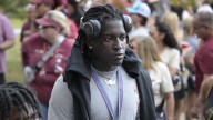 Jugador de fútbol americano de Florida State en estado crítico tras recibir un disparo durante visita familiar