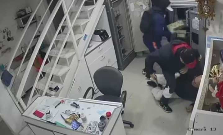 Violento robo en una joyería de Gregorio de Laferrere: a culatazos, sustrajeron mercadería
