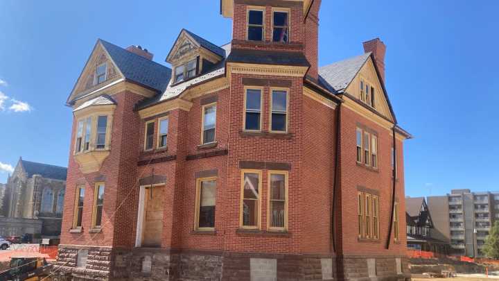 Erie's Hagen hires house-moving crew to pick and move historic mansion
