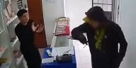 “Dame tu mano”: intentó robar una joyería con un destornillador y fue reducido a golpes por los empleados