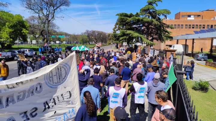 Banderazos contra la privatización de Nucleoeléctrica y en defensa de la CNEA