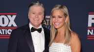 Pics Of Ainsley Earhardt & Sean Hannity That Make Their Age Gap Glaringly Obvious
