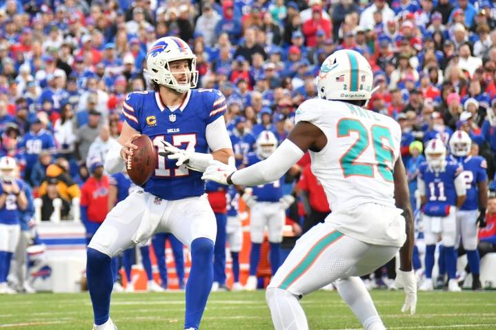 Deadspin | Week 3 TNF: Dolphins-Bills Preview, Props, Prediction