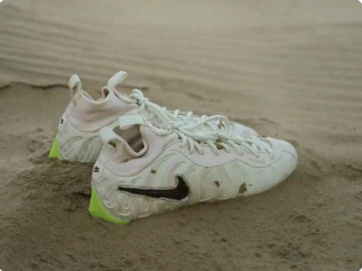 Oregon Ducks reveal ‘Mummy’ cleat that glows in the dark