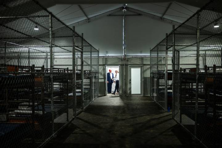 Corte Federal de EE. UU. suspende orden para desmantelar centro de detención a migrantes en Florida
