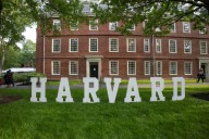 Dan los primeros pasos para restaurar la financiación de Harvard, pero el dinero aún no fluye