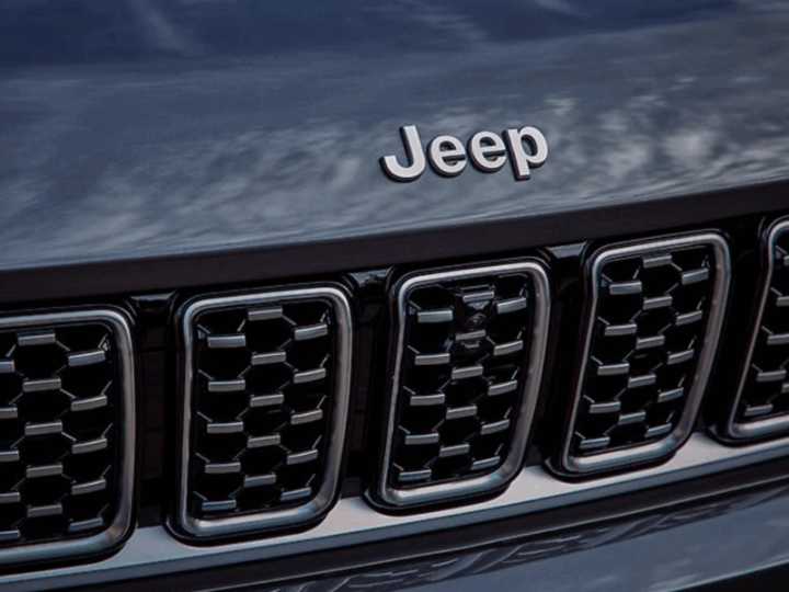 Nearly 92,000 Jeep Grand Cherokee Recalled Over Risk of Power Loss