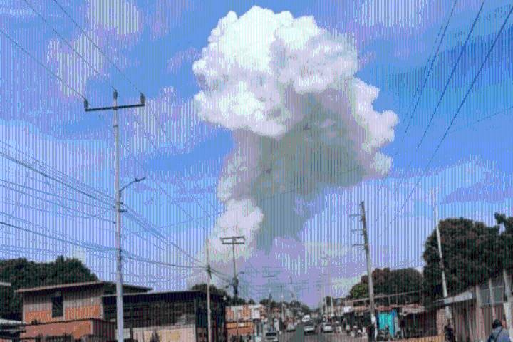 Zulia: Bomberos logran contener incendio en zona industrial del municipio San Francisco