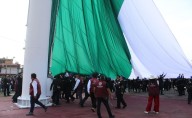 Izan bandera monumental en Iztapalapa; alcaldesa dedicó el acto a las familias afectadas por la tragedia en La Concordia