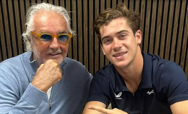 Flavio Briatore contó quién es el único rival de Franco Colapinto por el segundo asiento de Alpine en 2026