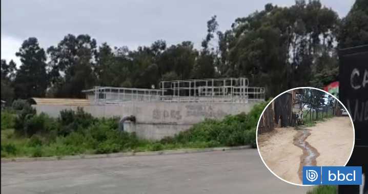 Vecinos de Puchuncaví denuncian desborde de aguas servidas: reclaman olores insoportables en viviendas