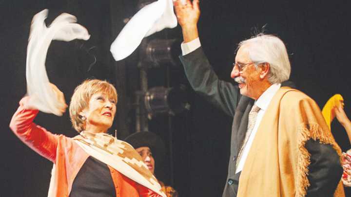 Un amor tejido entre danzas, zambas y telones