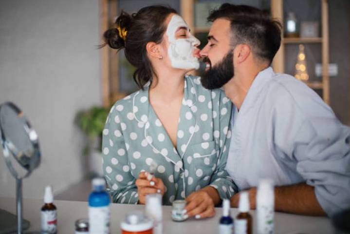 ¿Cómo cuidar tu piel y la de tu pareja si tienen diferentes tipos de piel? Rutinas, consejos y productos recomendados
